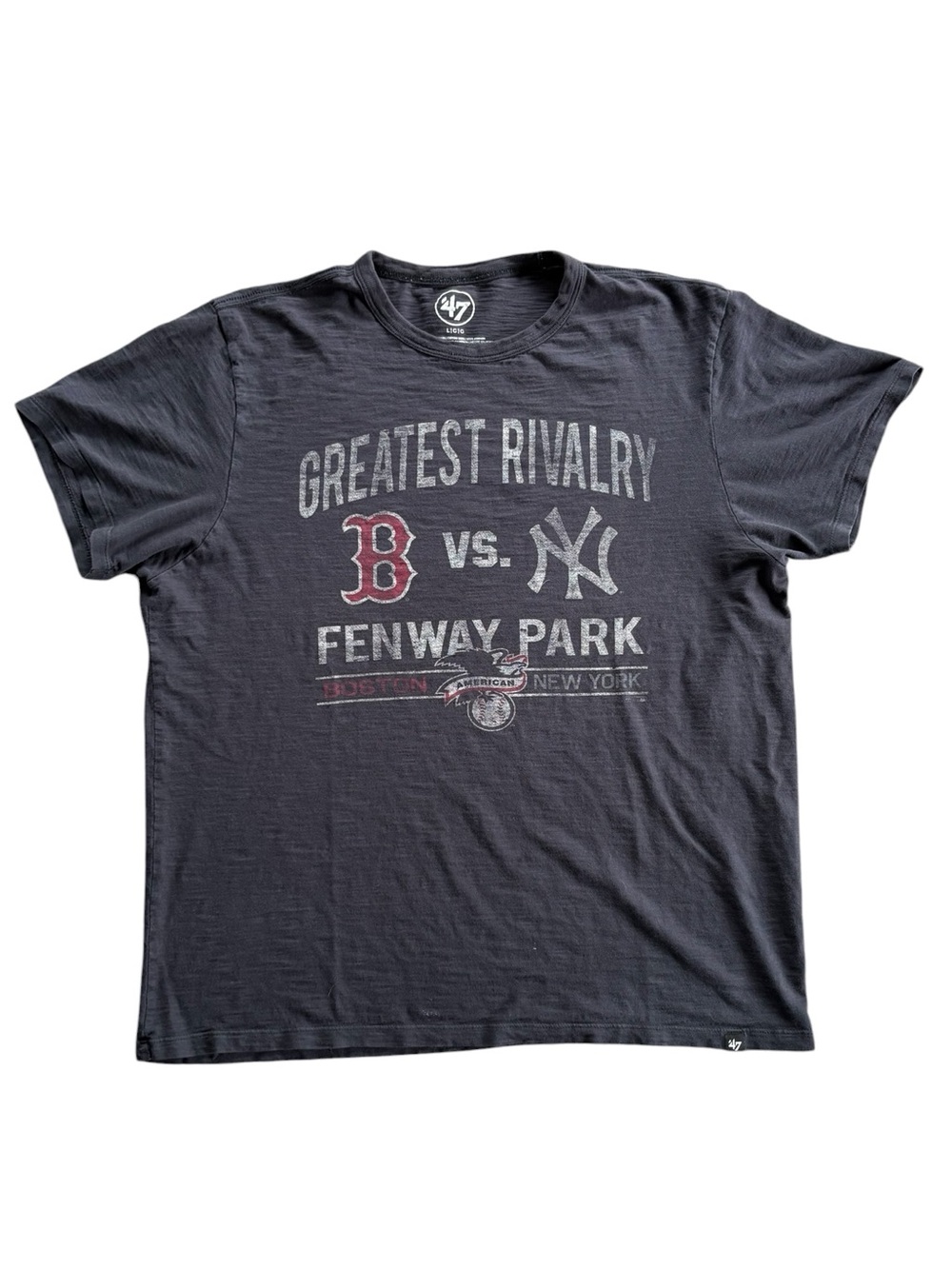 ’47 Brand MLB Red Sox vs Yankees Fenway Park Rivalry Graphic Tee Men’s Large